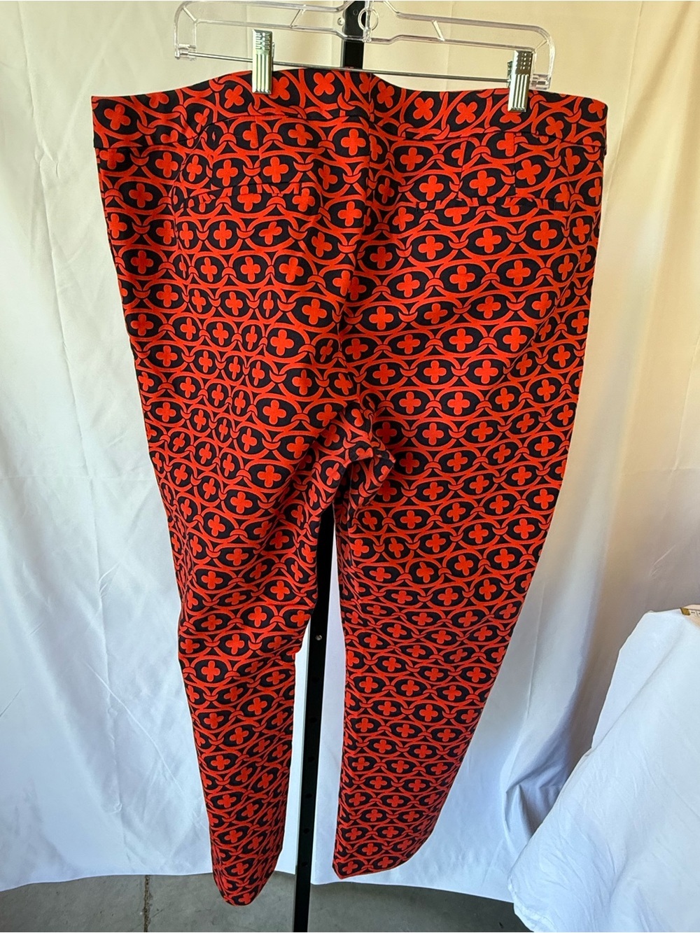Boden women’s 18L chino pants trousers, red and blue print 29” inseam - Picture 3 of 3